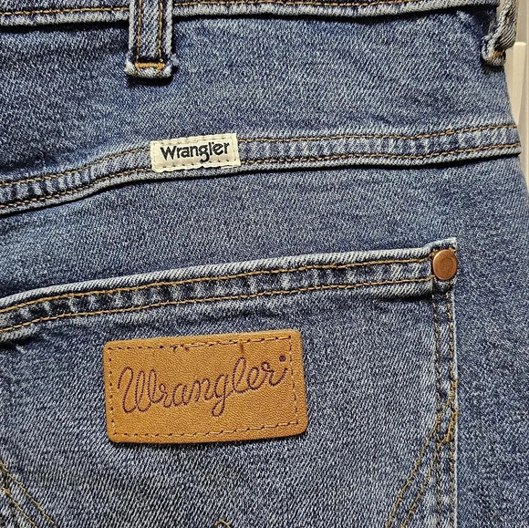 Wrangler Jeans High Rise Bootcut Blue size 33 x 34 Waist 19" - Picture 7 of 11